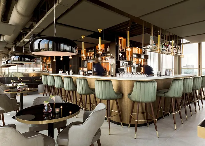 Отель Nh Collection Centre